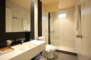 Family Apartment, Balcony | Bathroom | Free toiletries, hair dryer, bathrobes, slippers - Diamond Suite Hai Ba Trung (Ho Chi Minh City)