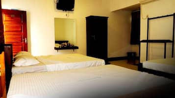 Desk, rollaway beds, free WiFi