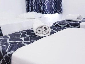 Triple Room | Living room | TV - Atara Hotel (Tiberias)