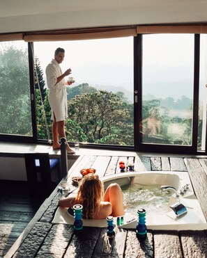 Artículos de higiene personal gratuitos, secador de pelo y albornoces