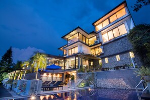 Front of property – evening/night - Theva Residency (Kandy)