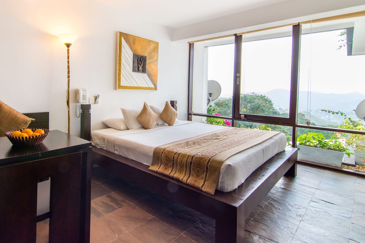 Deluxe Room - Mountain View - 10% off on Cocktails & Selected Wines, Steam Room & Sauna | 1 chambre, literie de qualité supérieure, minibar