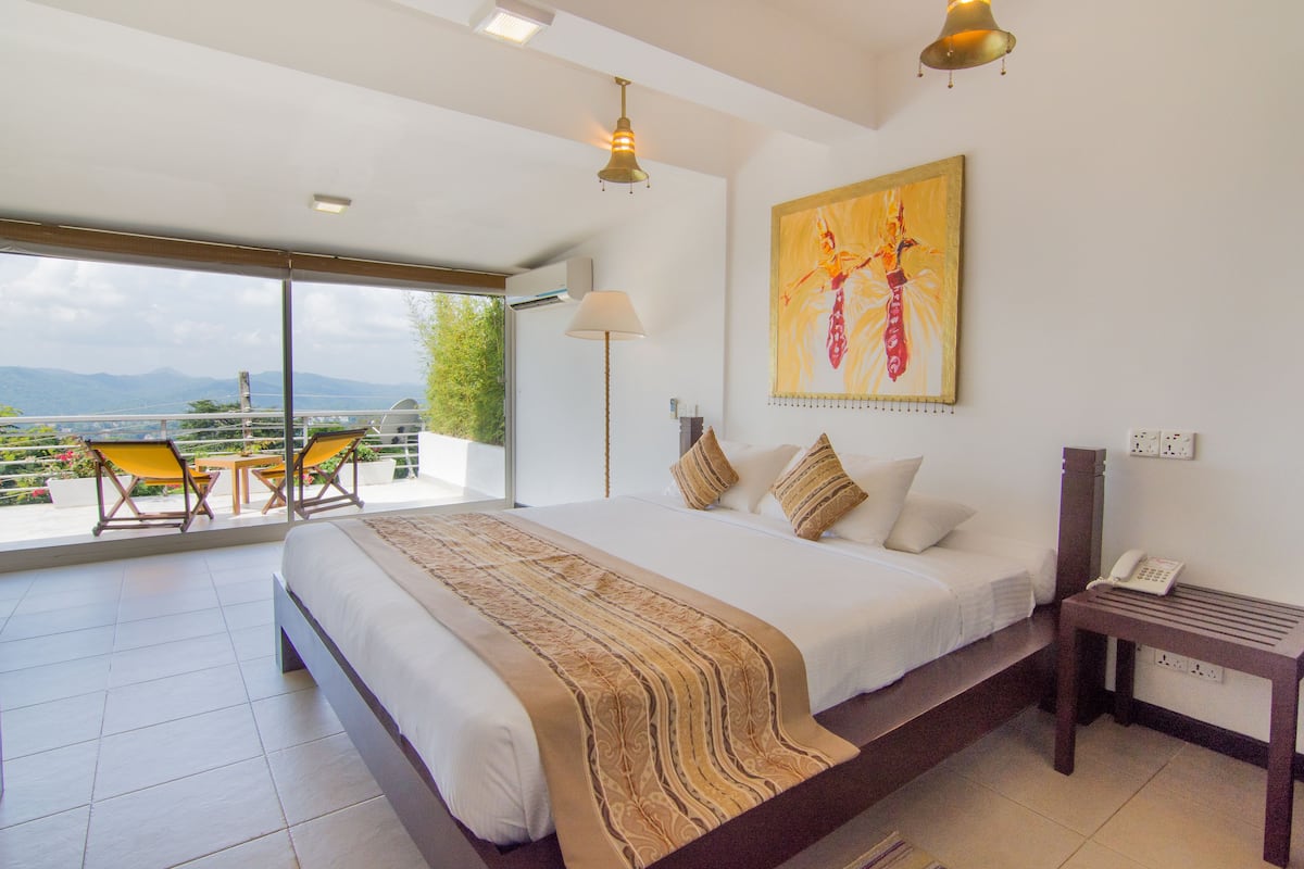 Superior Ground Floor Room with Balcony - 10% off on Cocktails & Selected Wines, Steam Room & Sauna | 1 chambre, literie de qualité supérieure, minibar