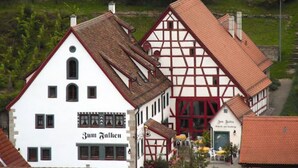 A traditional half-timbered building with a sign that reads "Zum Talten". - Landhaus Zum Falken (Adelshofen)