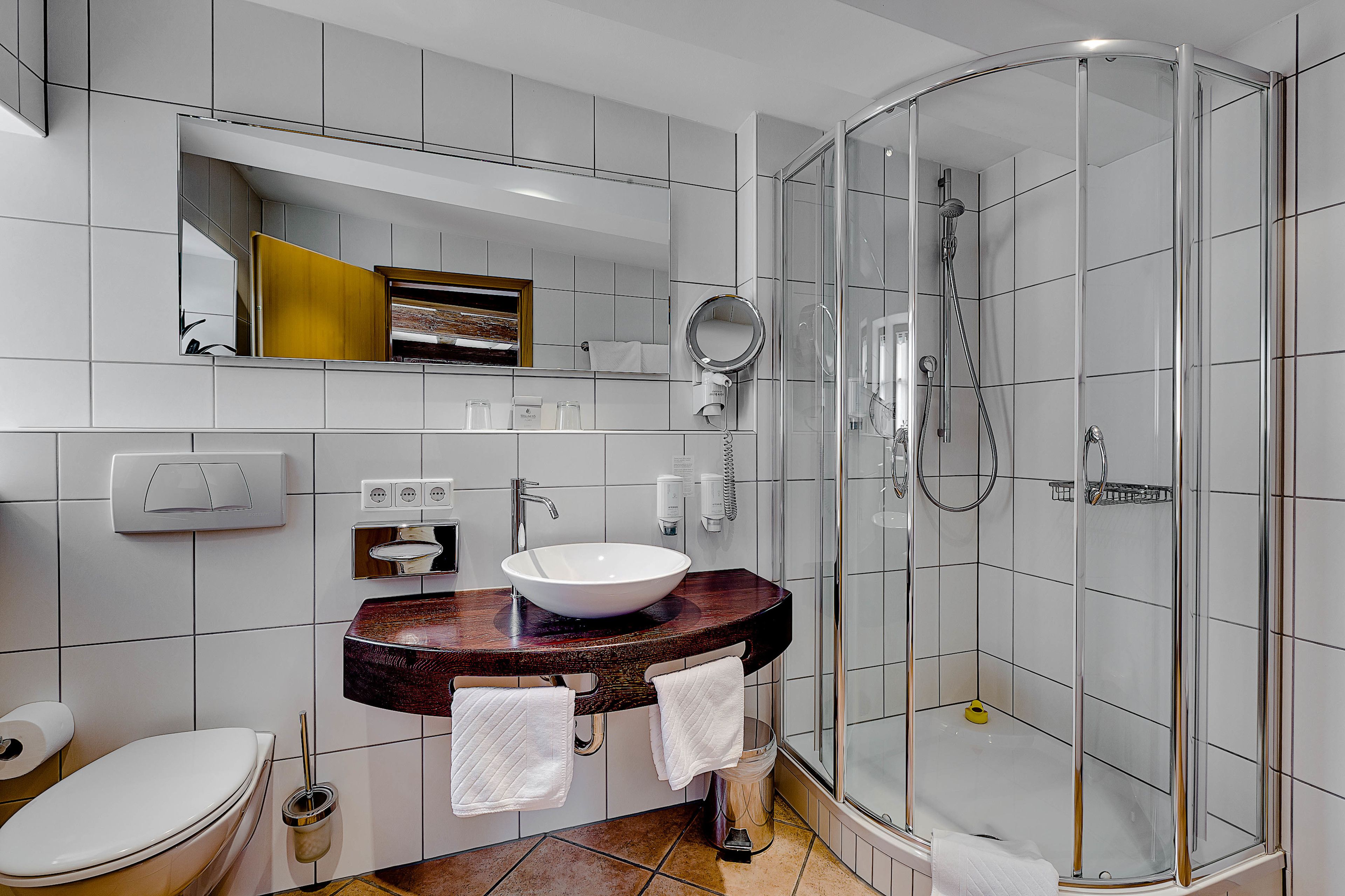 comfort double room (type i) | premium bedding, individually decorated, individually furnished, desk