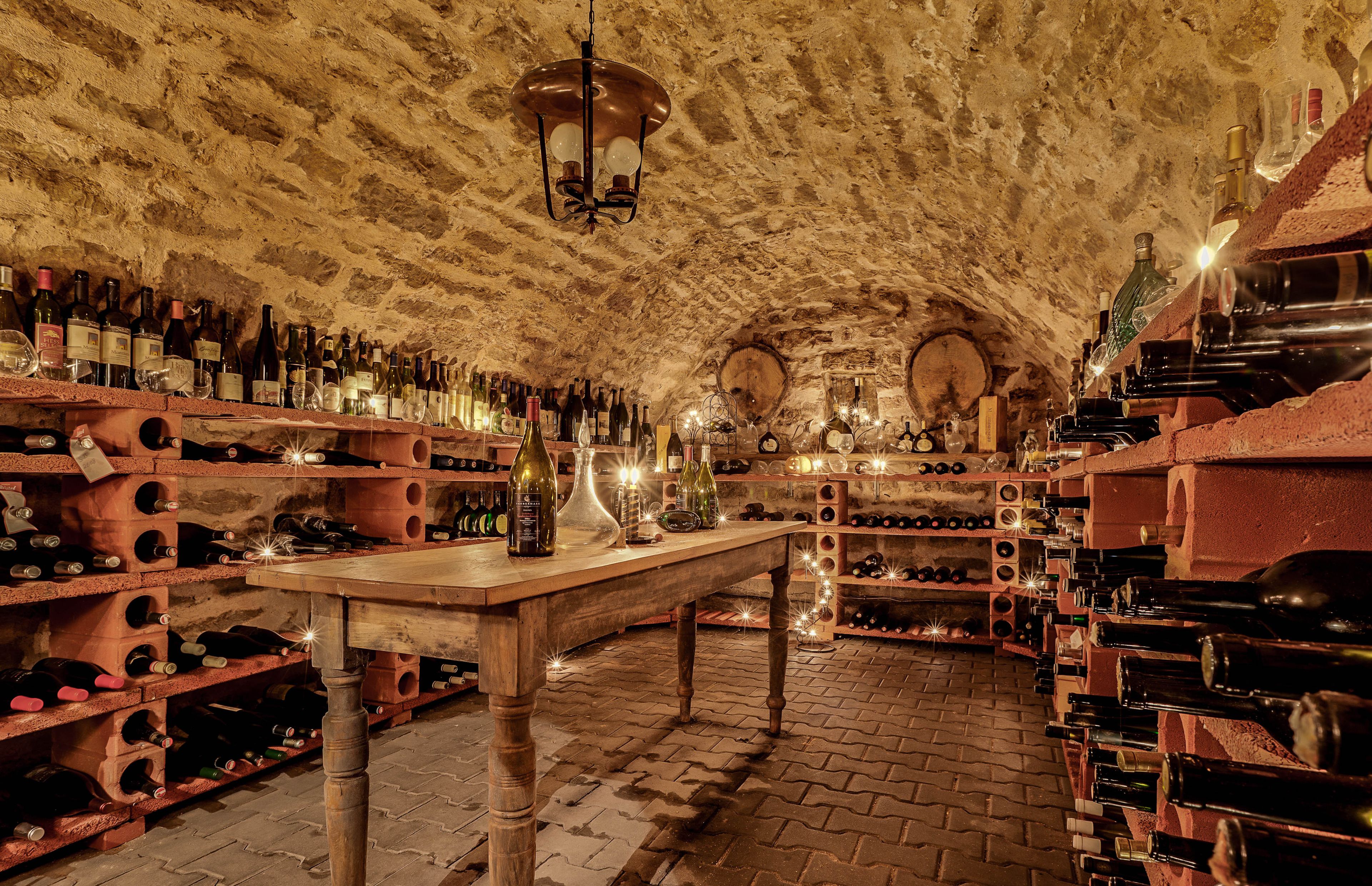 lunch and dinner served, regional cuisine