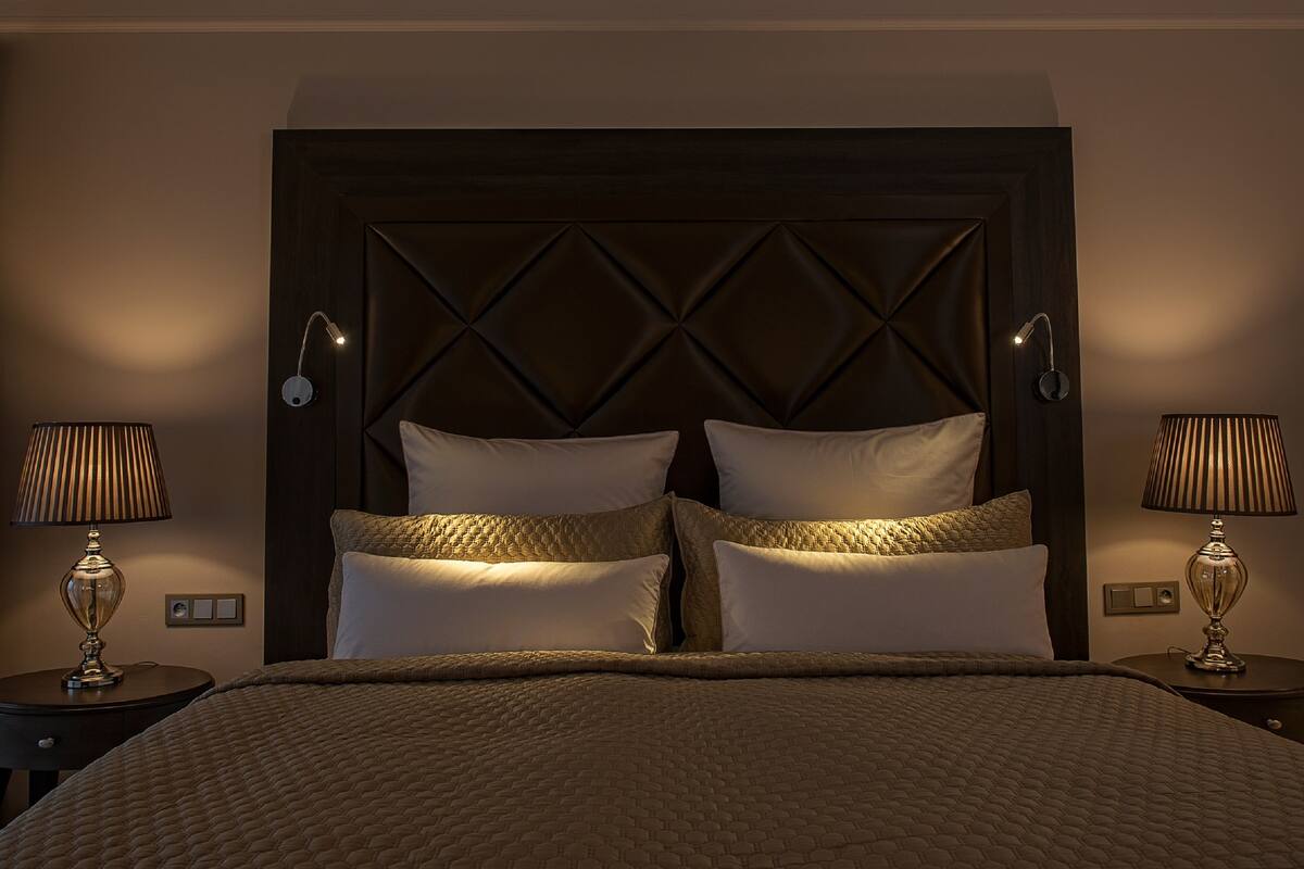 standard double room, 1 double bed, accessible, courtyard area | 1 bedroom, minibar, in-room safe, desk