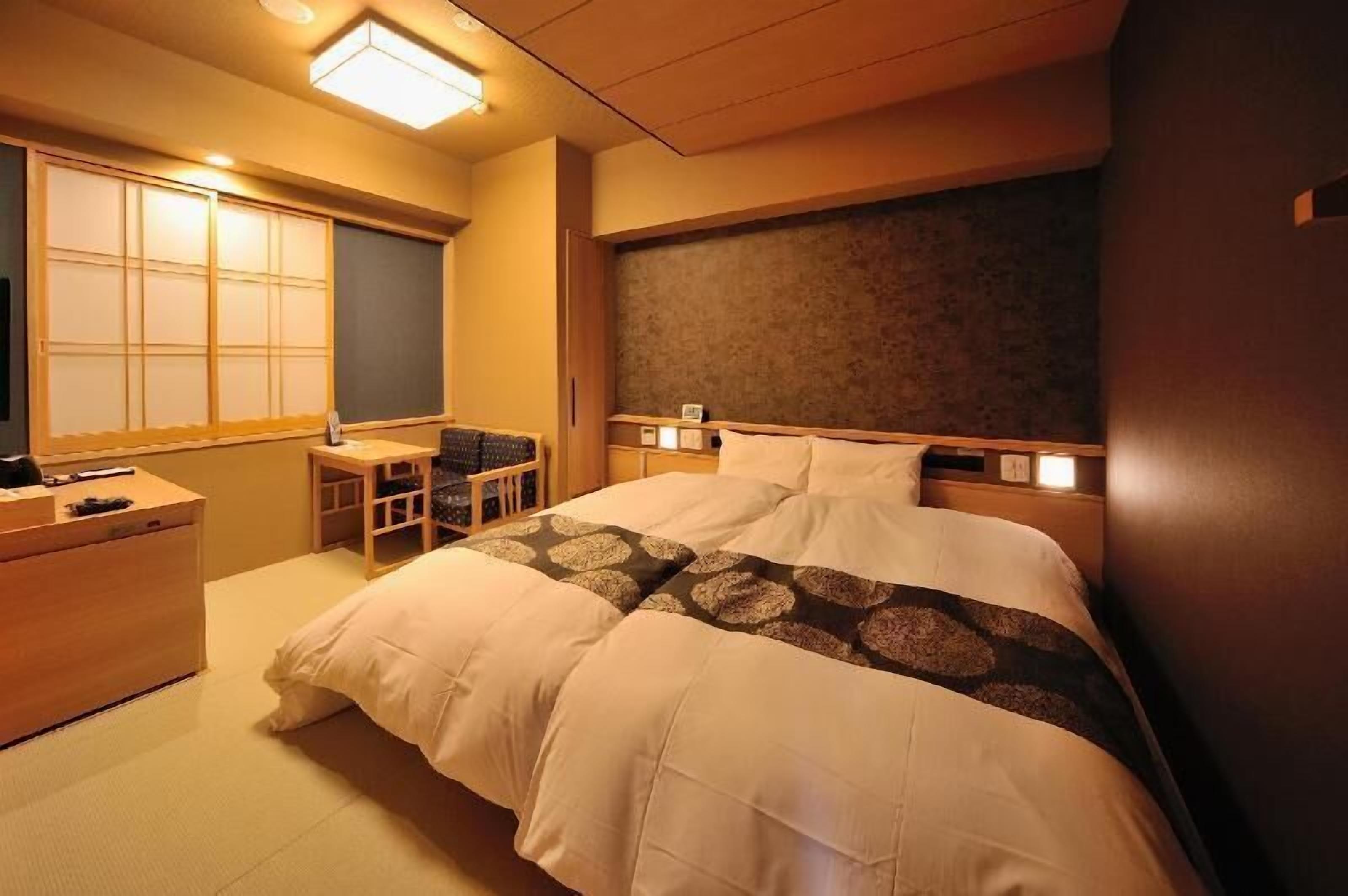 In-room safe, individually decorated, individually furnished, desk