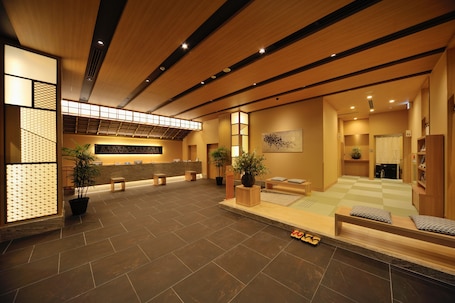 Lobby sitting area. Tennen Onsen Toyama Tsurugi no Yu Onyado Nono