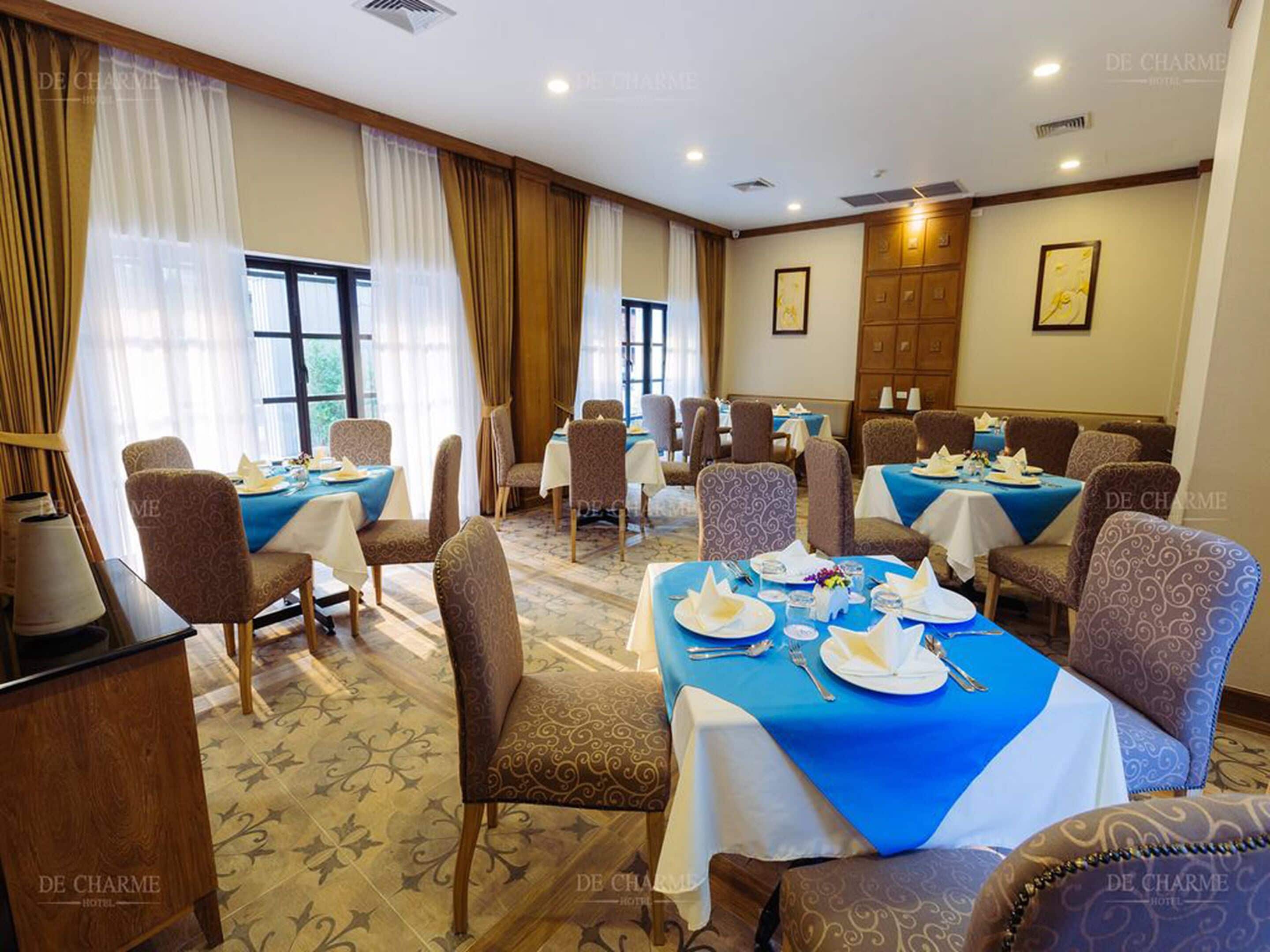 Café da manhã com buffet todos os dias mediante uma taxa