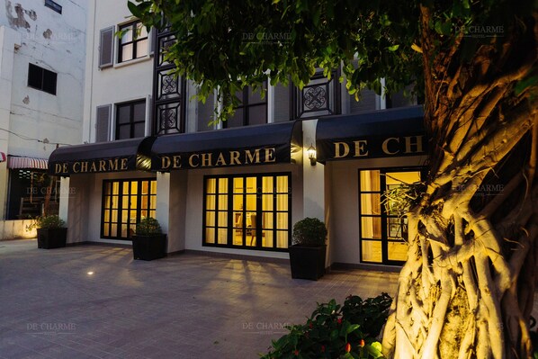 Property entrance - De Charme Hotel (Chiang Mai)