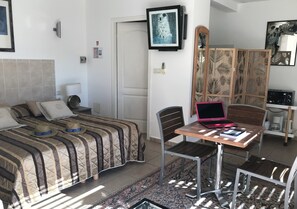 Studio (Terrace) | Private kitchenette