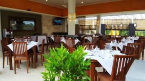 Breakfast, lunch, dinner served; international cuisine  - Villa Garden Umah D'Kampoeng (Ungasan)