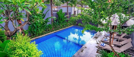 حمّام سباحة خارجي