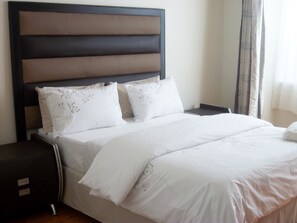 Kamar Double Standar | Meja kerja dan tempat tidur bayi (biaya tambahan)