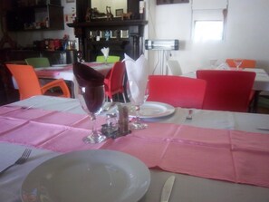 Breakfast, lunch, dinner served; local cuisine  - Franchise Guest House (Benoni)