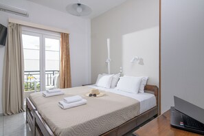 1 室のベッドルーム、セーフティボックス (室内)、デスク、ノートパソコン用作業スペース