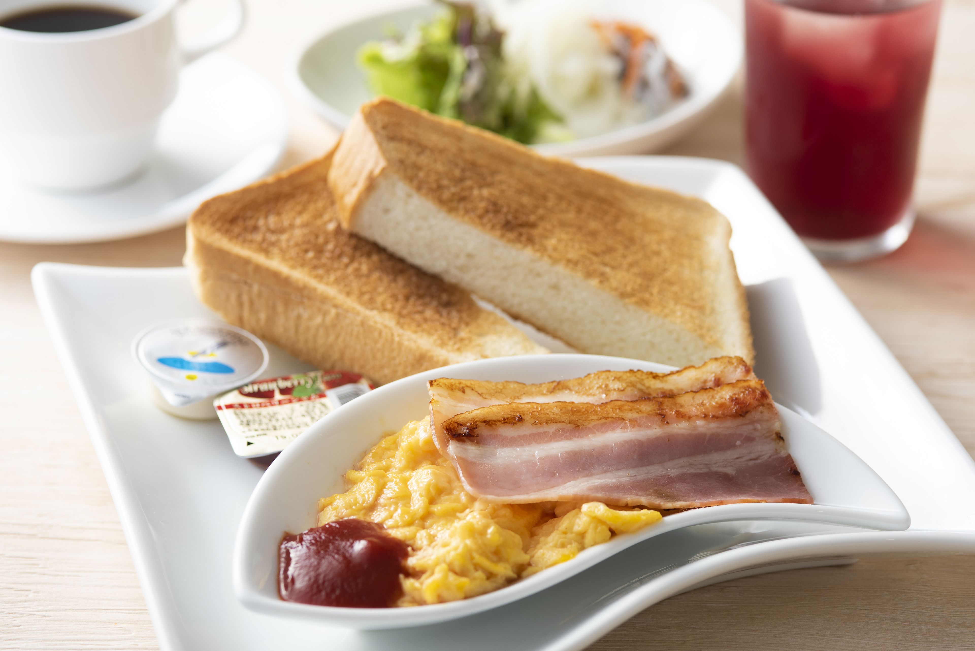 daily buffet breakfast (jpy 1500 per person)