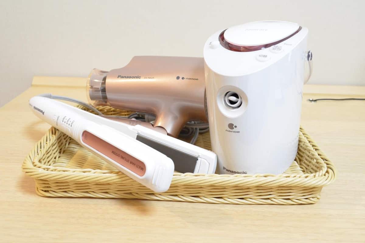 separate bathtub and shower, deep-soaking bathtub, free toiletries