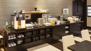 A modern breakfast bar with a coffee machine, tea station, and various glassware. - Shizutetsu Hotel Prezio Numazu (Numazu)