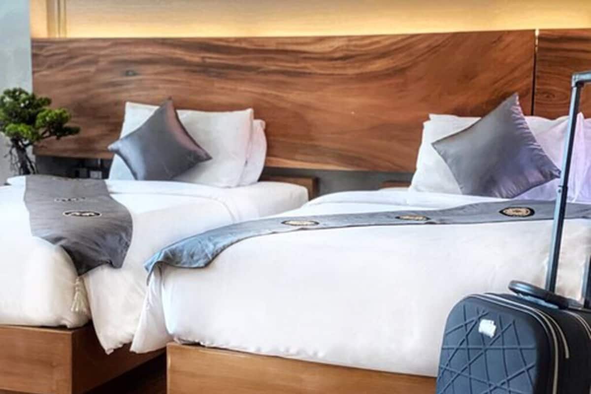 Superior Twin Room, 2 Twin Beds | Minibar, in-room safe, individually furnished, desk