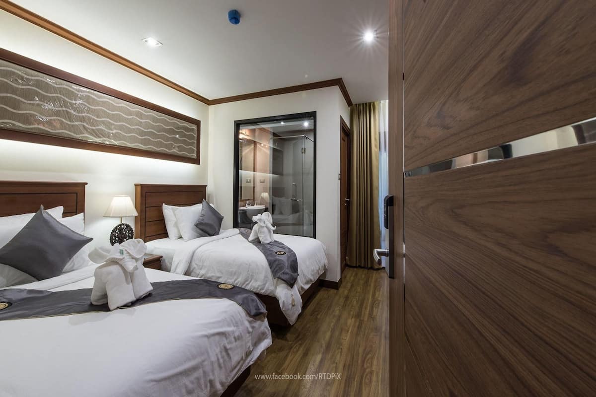 Deluxe Twin Room, 2 Twin Beds | Minibar, in-room safe, individually furnished, desk