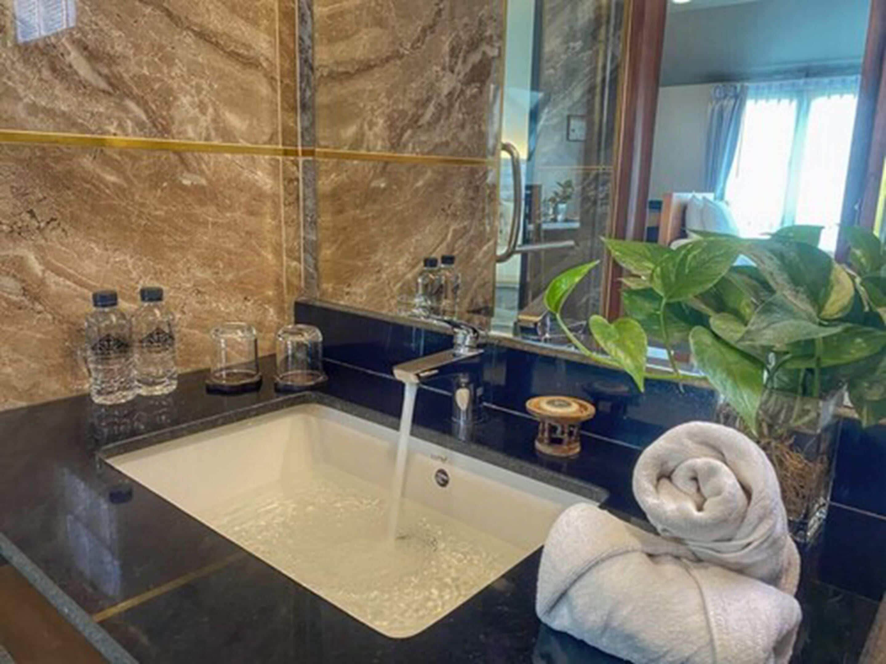 Bathroom sink