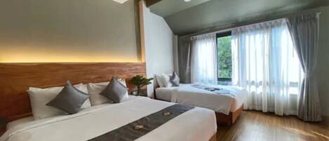 Comfort Triple Room | Minibar, in-room safe, individually furnished, desk