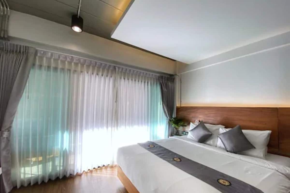 Deluxe Double Room, Poolside