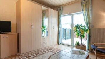 Appartement, 1 slaapkamer, uitzicht op vallei | Woonruimte | Een flatscreentelevisie