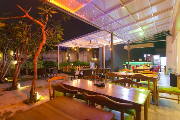 Tempat makan outdoor