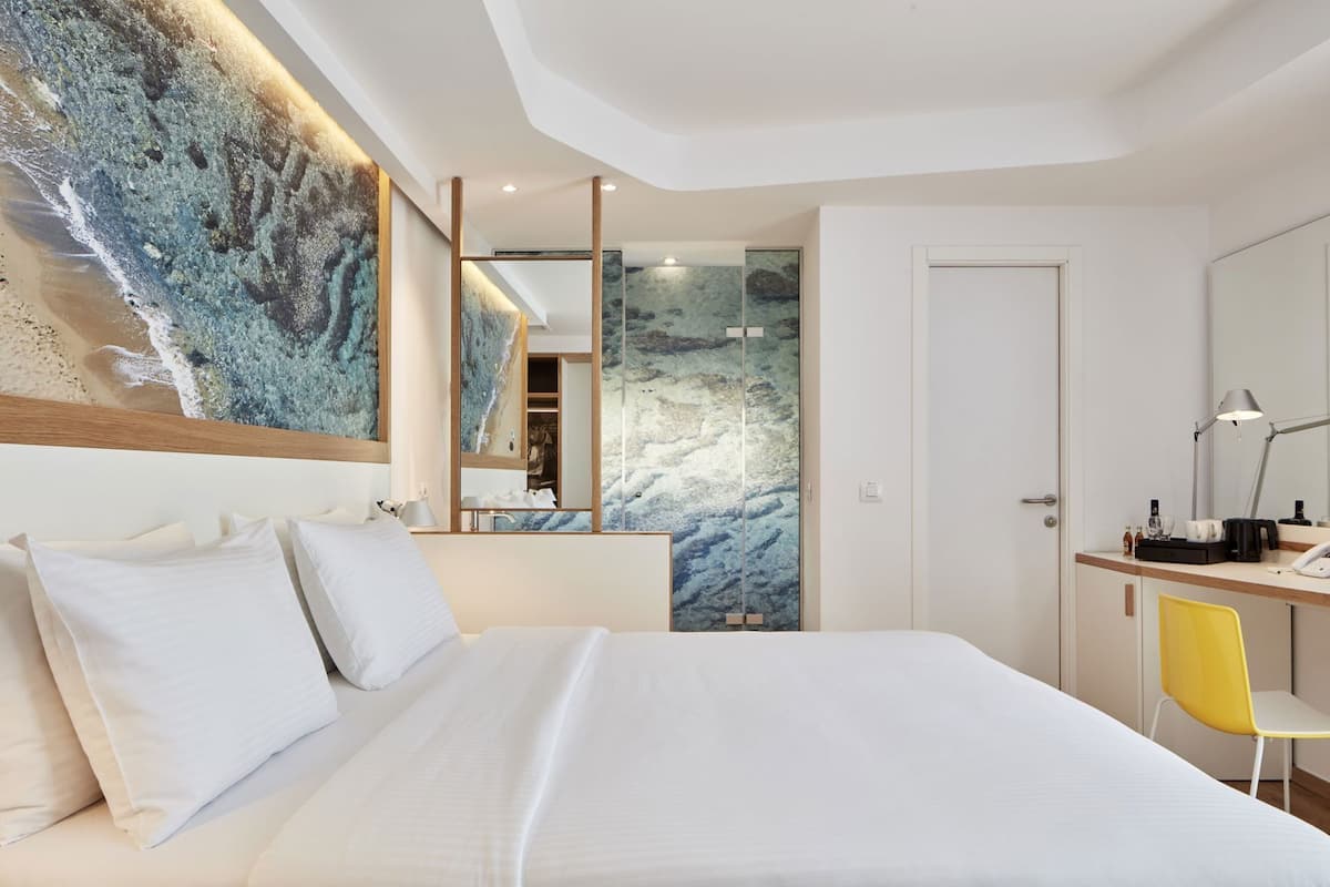 Premium bedding, minibar, in-room safe, desk