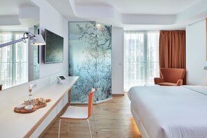 Sengetøy av topp kvalitet, minibar, safe på rommet og skrivebord