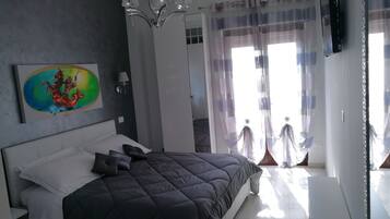 Quarto panorâmico | Frigobar, cofres nos quartos, individualmente decorados, escrivaninha