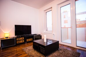 Apartament superior | Sala d'estar | Televisor