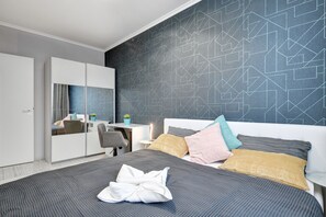 Individually furnished, blackout curtains, iron/ironing board, free WiFi