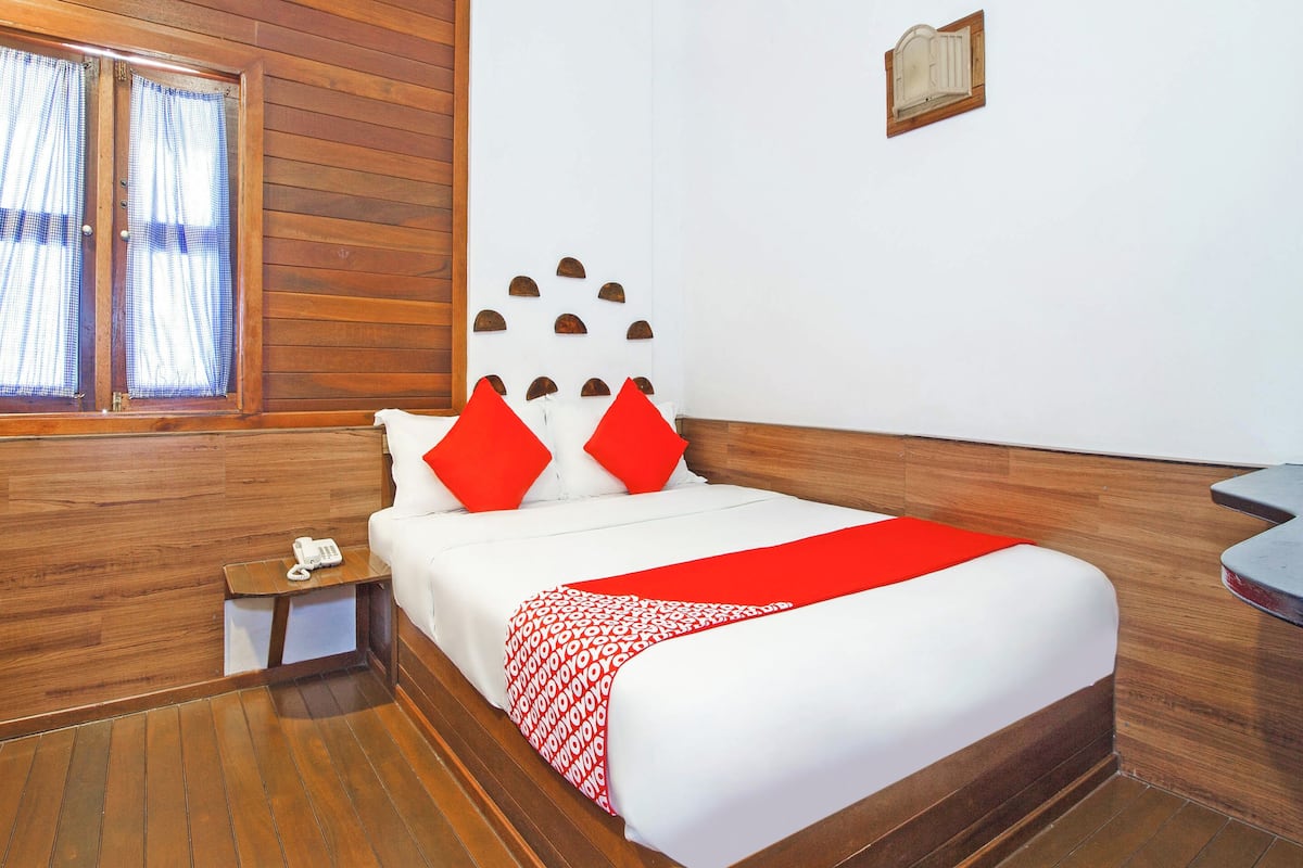Deluxe tweepersoonskamer, 1 queensize bed | 1 slaapkamer, een strijkplank/strijkijzer, gratis wifi, beddengoed