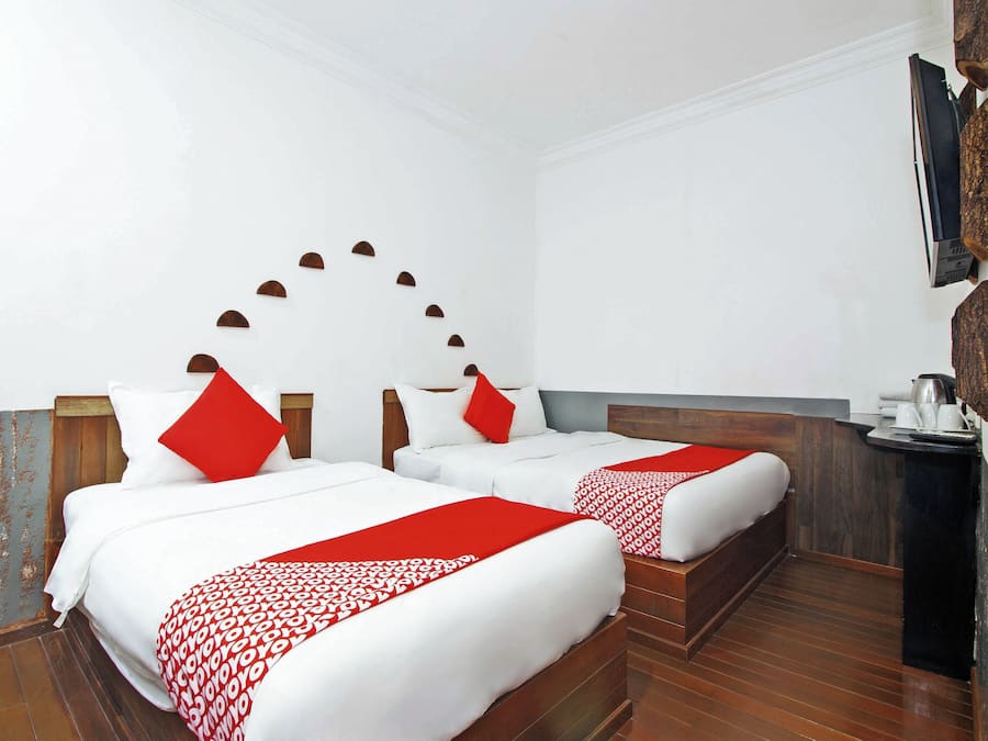 Quarto triplo standard | Ferros/tábuas de passar roupa, Wi-Fi de cortesia, roupa de cama