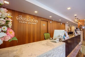 Reception - Huen Jao Ban Hotel (Chiang Mai)