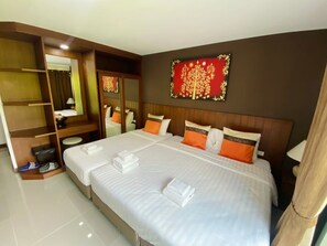 Premium bedding, down duvets, memory-foam beds, minibar - Huen Jao Ban Hotel (Chiang Mai)