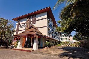 Front of property - Huen Jao Ban Hotel (Chiang Mai)