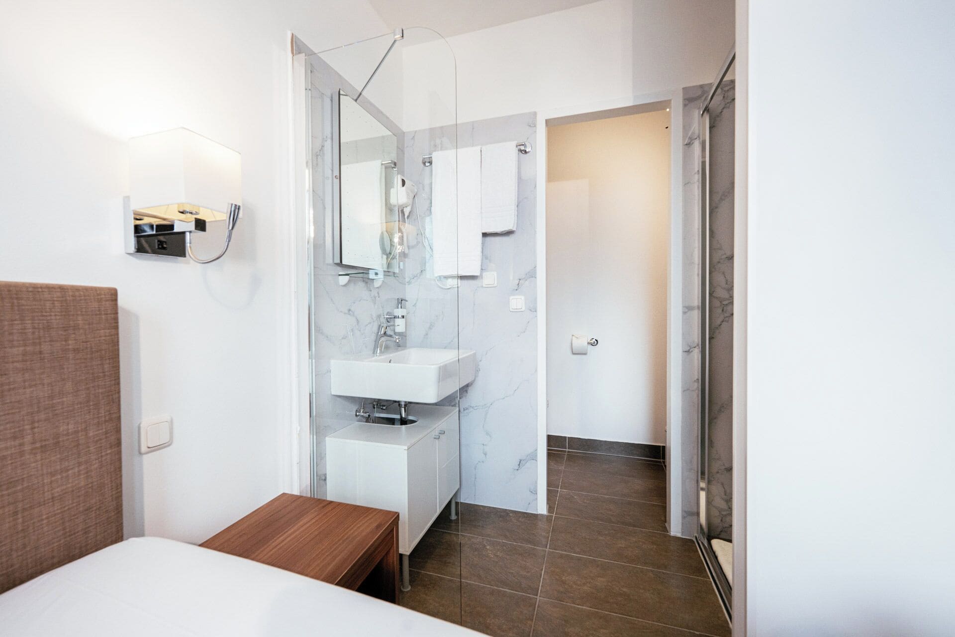 single room | bathroom | free toiletries, hair dryer, bathrobes, slippers