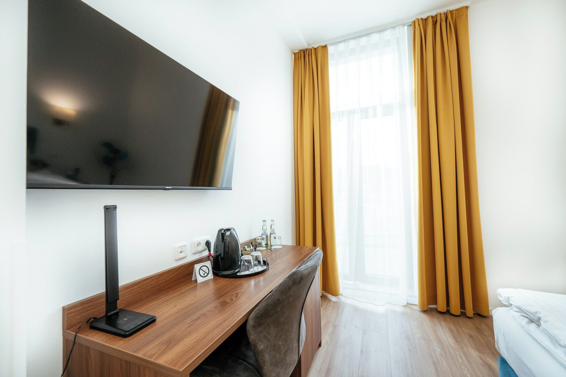 double or twin room | 1 bedroom, in-room safe, desk, laptop workspace