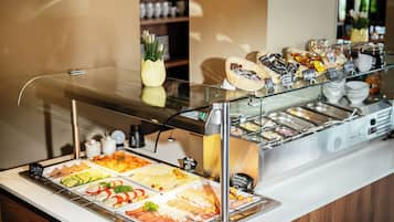TĂ€gliches FrĂŒhstĂŒcksbuffet (20 EUR pro Person)