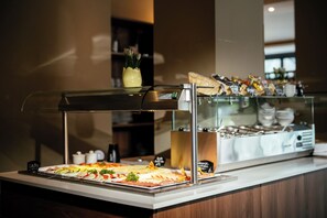Daily buffet breakfast for a fee - BO Hotel Hamburg (Hamburg)