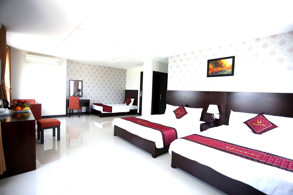 Family Room | Minibar, desk, blackout curtains, soundproofing