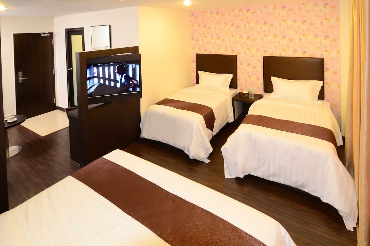 Superior Twin | In-room safe, desk, iron/ironing board (on request), rollaway beds