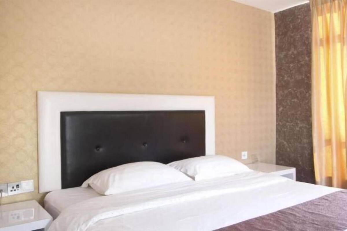 1 bedroom, in-room safe, desk, iron/ironing board