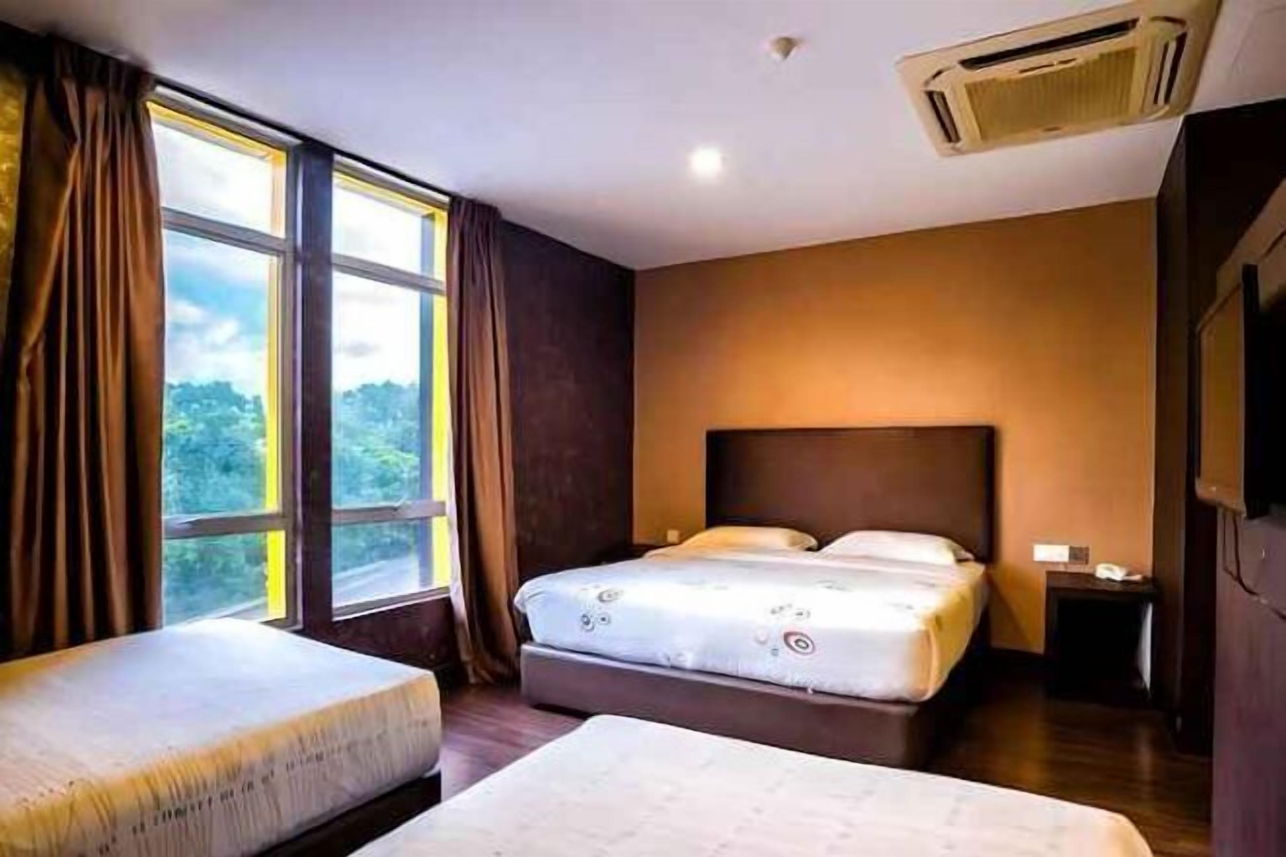 ตู้นิรภัยในห้องพัก, โต๊ะทำงาน, เตารีด/โต๊ะรีดผ้า, เตียงเสริม/เปล