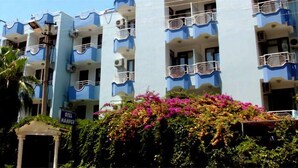 Front of property - Mahper Hotel (Konyaalti)